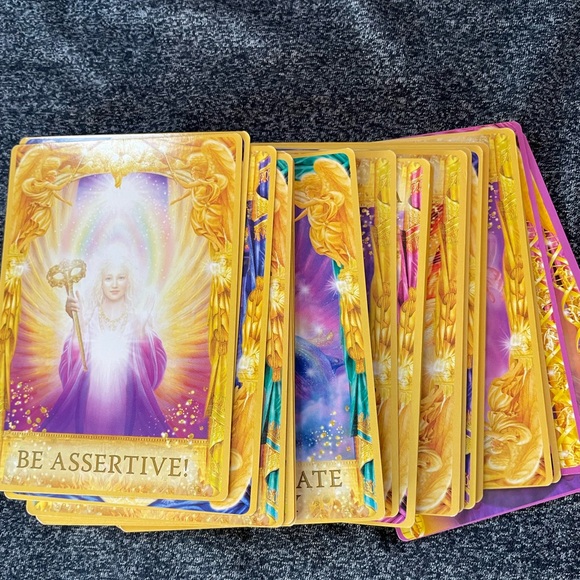 ANGEL ANSWERS ORACLE CARDS - Picture 5 of 10